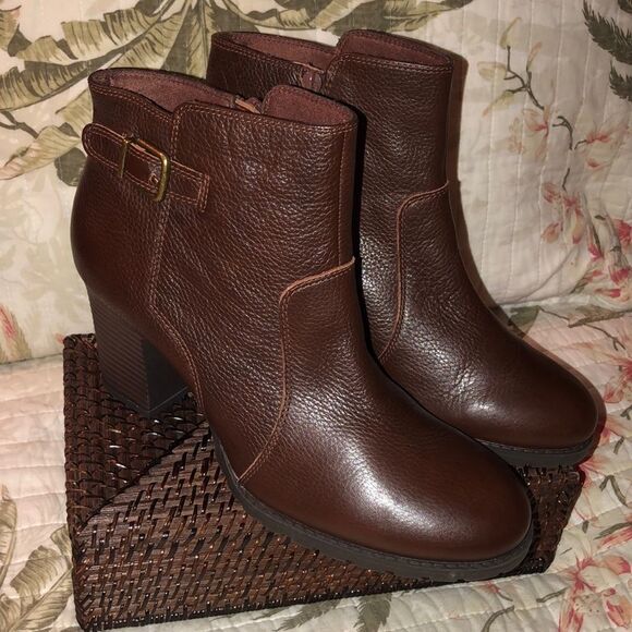 Clarks 9.5 Ultimate Comfort Brown Leather Booties - Picture 2 of 8